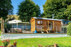 Honey Bee Shepherd's Hut - with Woodfired Hot Tub